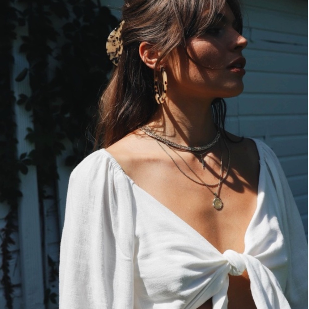 WHITE TIE TOP